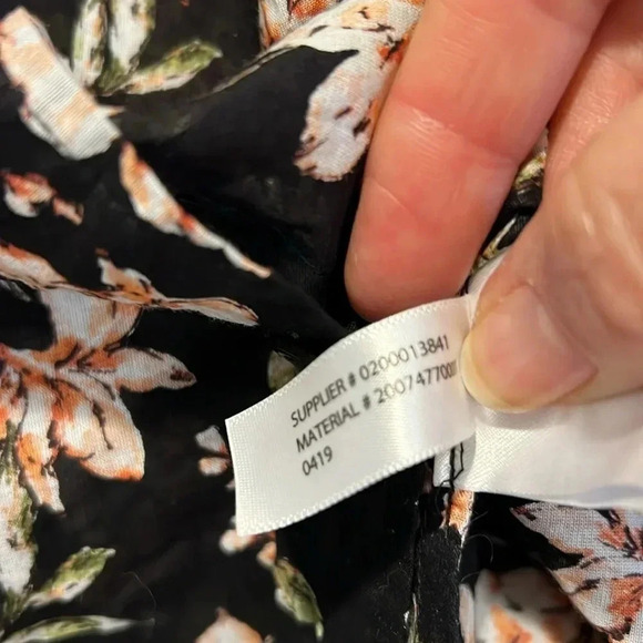 Lauren Ralph Lauren Courtenay black with pink floral design top size small - Picture 8 of 10